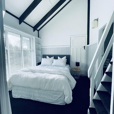 Experience Heritage, Live Modern Upper Hutt Exterior foto