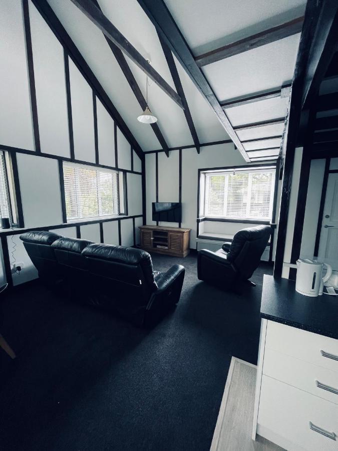 Experience Heritage, Live Modern Upper Hutt Exterior foto