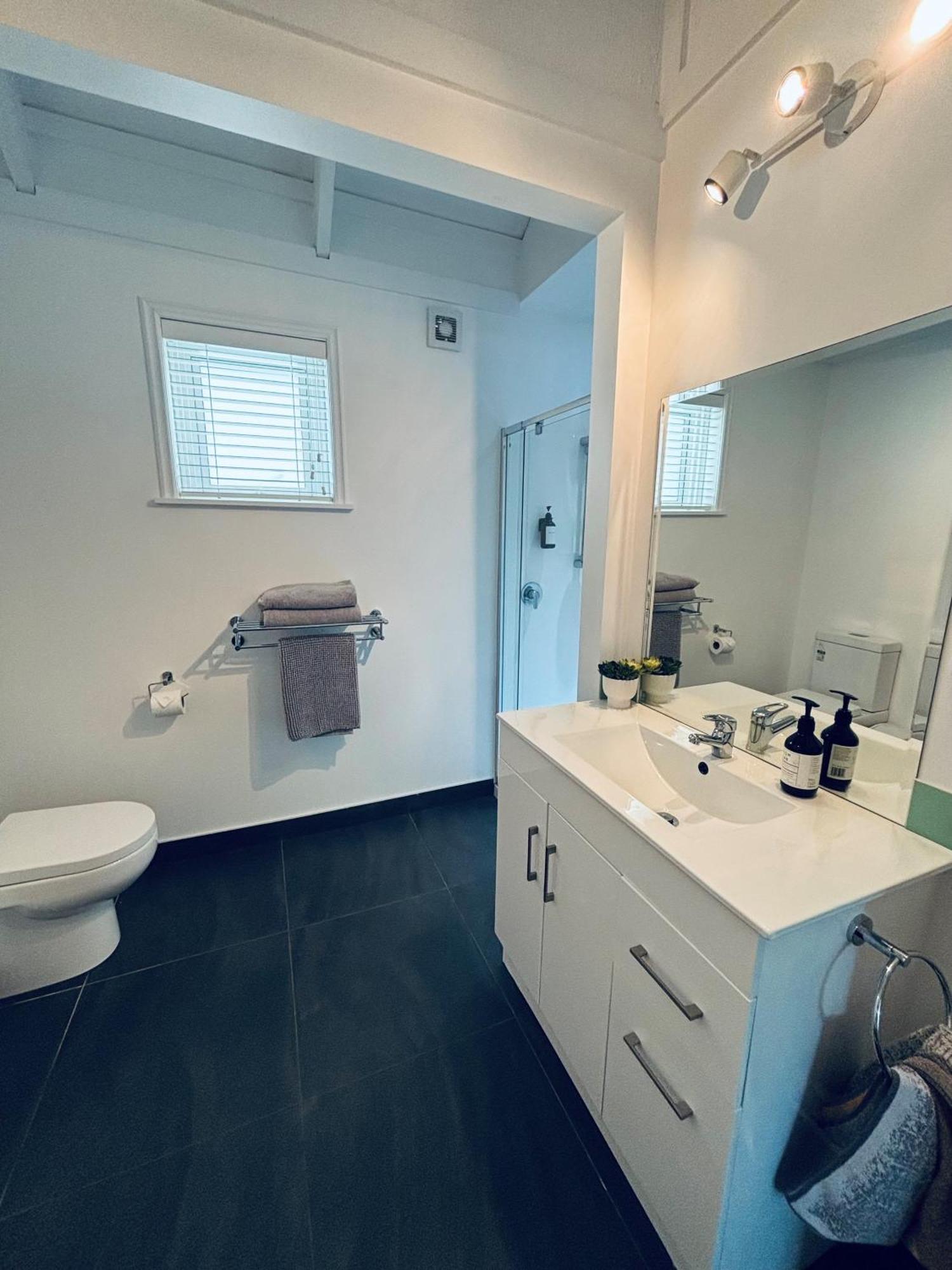 Experience Heritage, Live Modern Upper Hutt Exterior foto